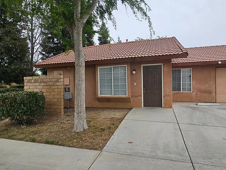 723 Spring Meadow Ct — Photo 2