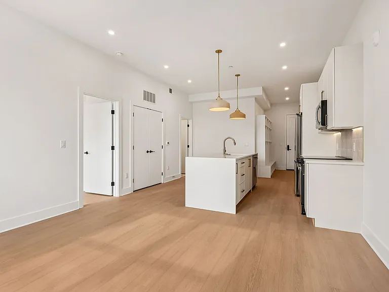 20 West — Photo 163