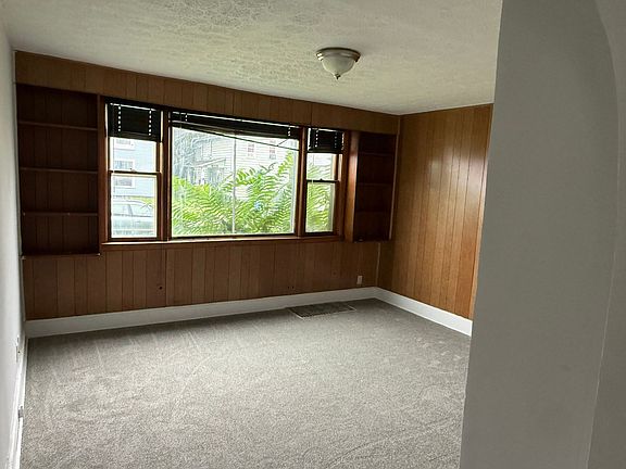 3rd image of 352 Washington St