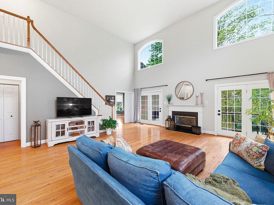 1st image of 524 Raspberry Ln