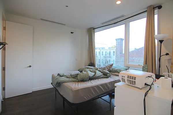 Rented by Nooklyn NYC LLC | media 32