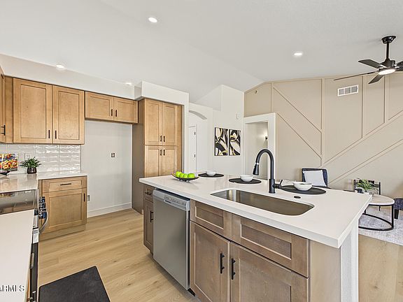 3rd image of 14904 W HONEYSUCKLE Lane