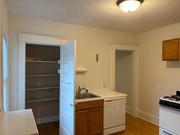 5th image of 854 Hamline Ave N #1