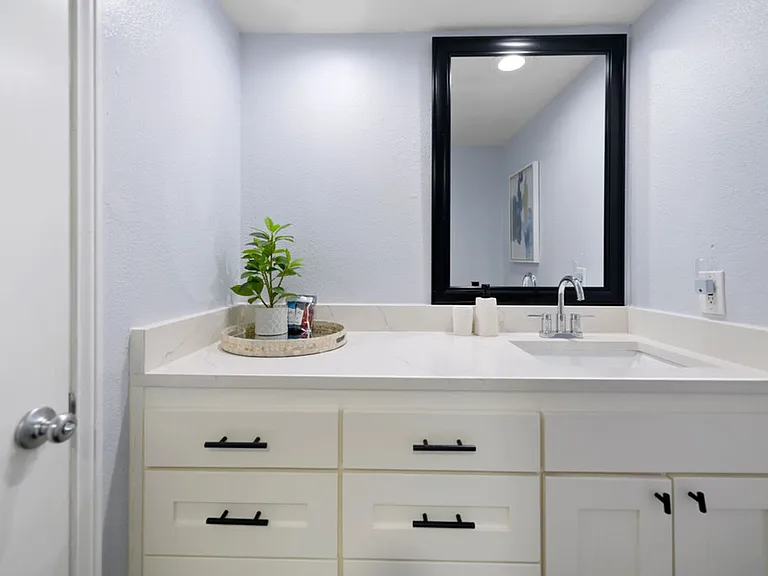 E Avenue J — Photo 14