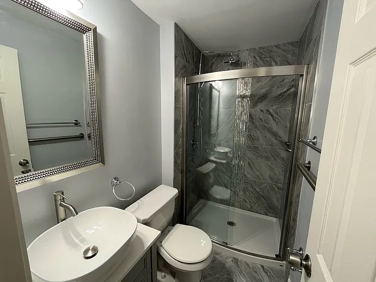 7201-7223 Beacon Hill Dr — Photo 12