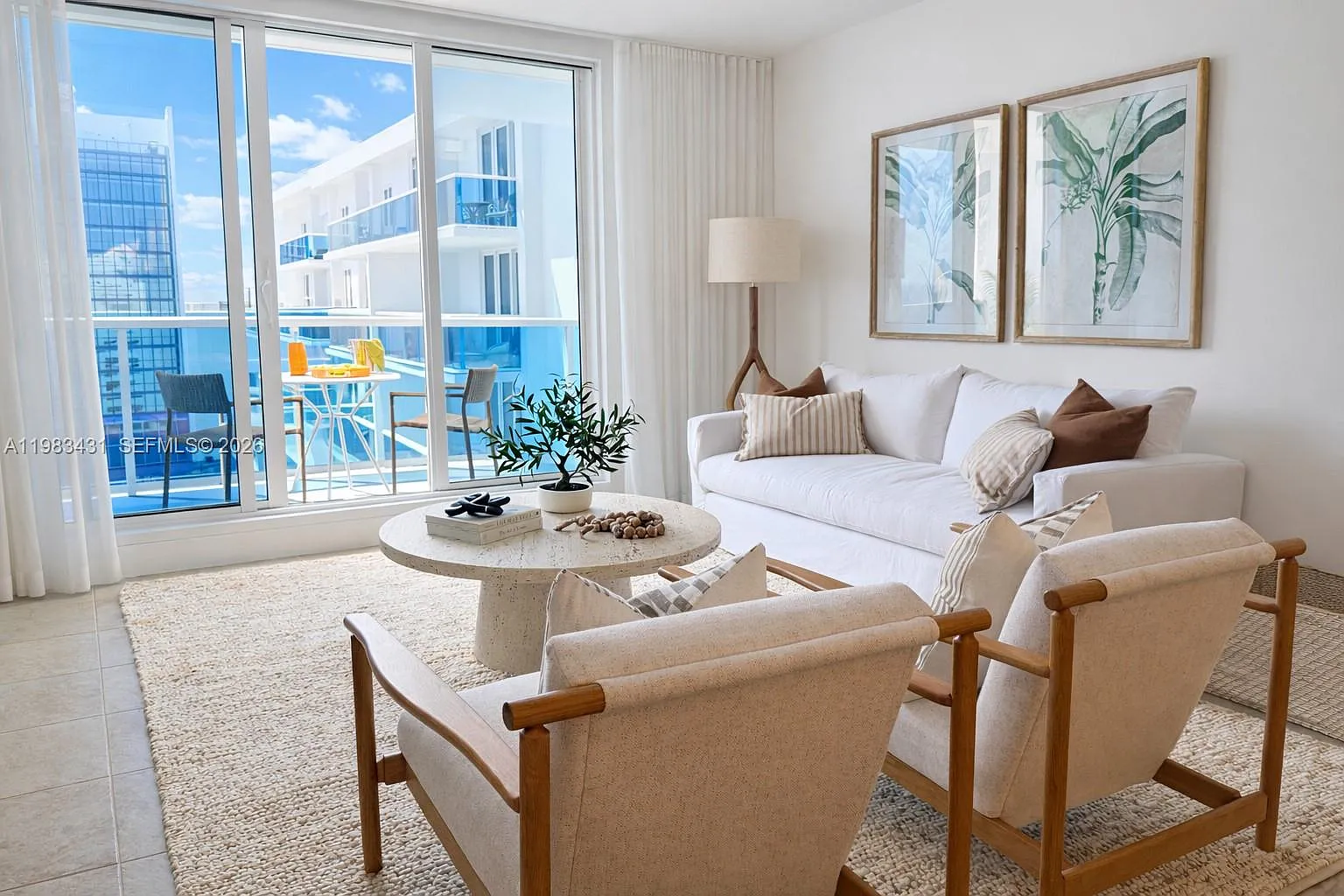 Roney Palace Condo — Photo 2