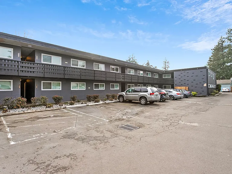 The Highlander Apartments — Photo 13