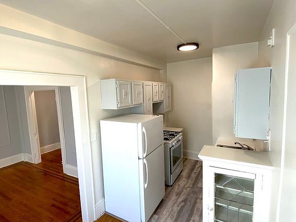 4th image of 7 Saint Lukes Pl #11101702