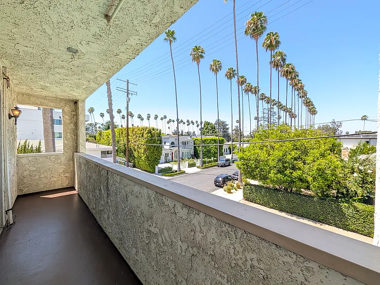 Chateau Lamont Apartments — Photo 5