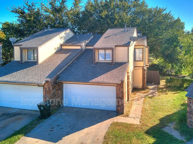 3 bed, 2.0 bath, 1200 sqft, $1,295 — Photo 1