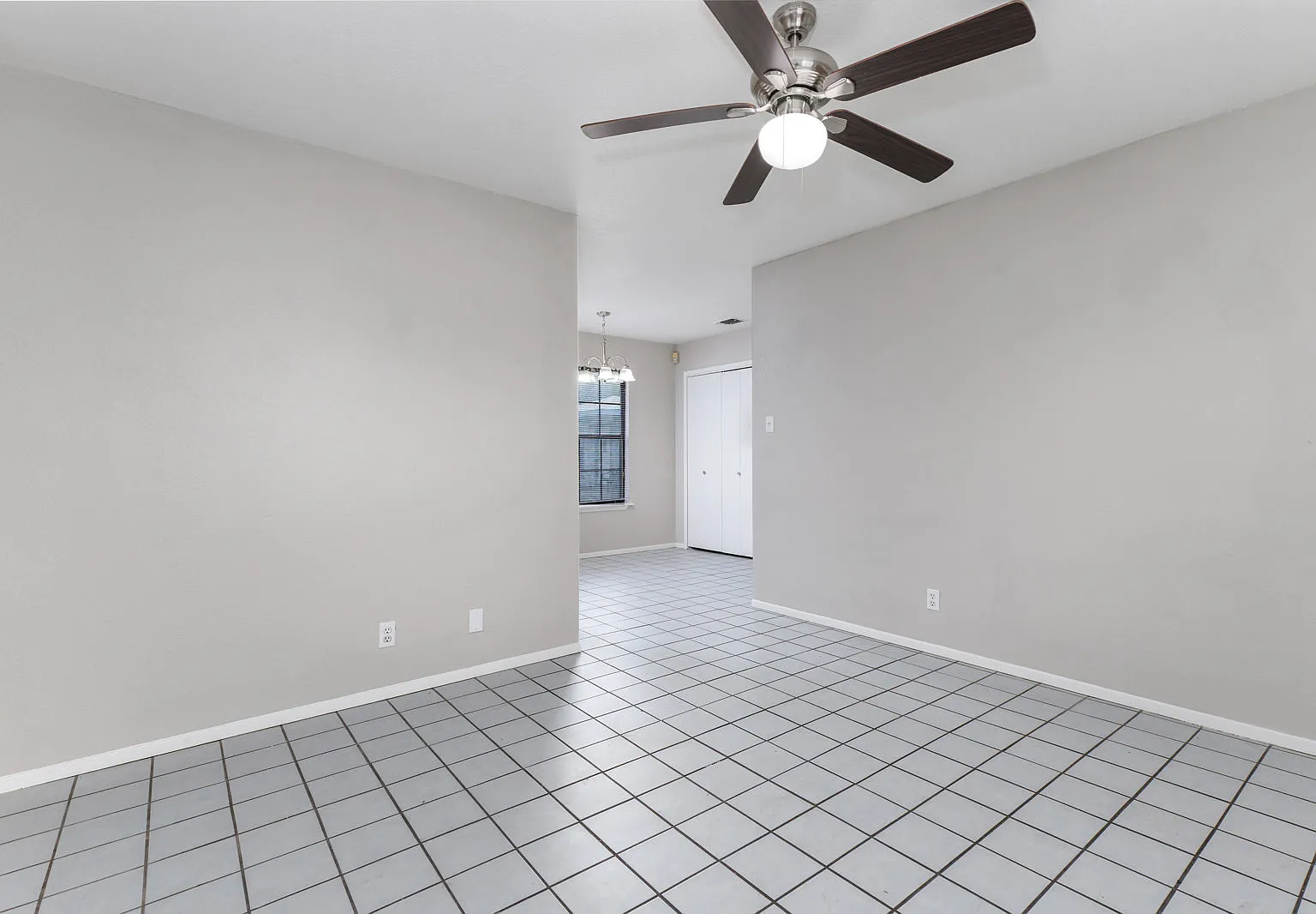 2 bed, 900 sqft, $1,050 — Photo 4