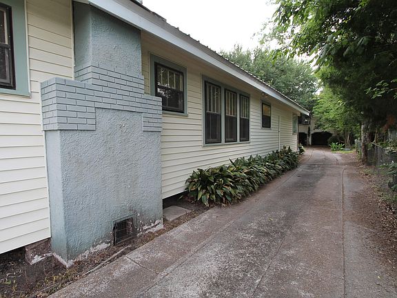 5th image of 821 W Main St