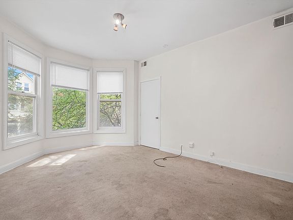 5th image of 2553 N Southport Ave APT 1F