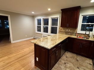 7 Cammerer Ave #B, East Rockaway, NY 11518