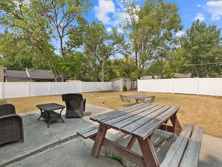 1701 Avenue C — Photo 19