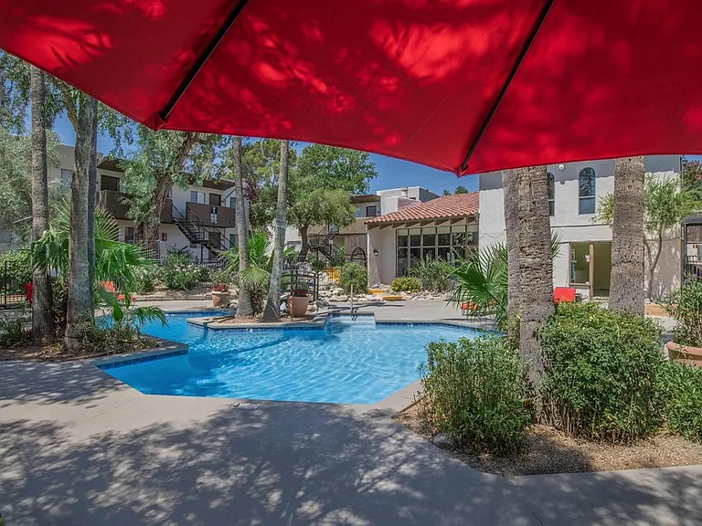 Casas Adobes Apartments — Photo 7