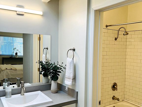 4th image of 120 S Roosevelt Ave #561d14371