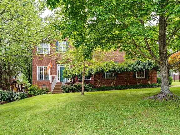 3rd image of 288 Dandridge Dr