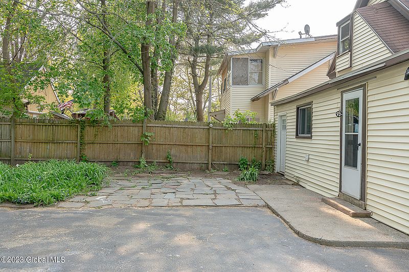 3rd image of 1881 Tower Avenue