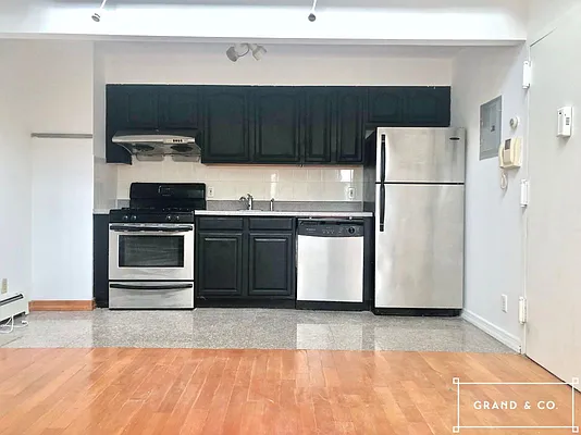Rented by Grand & Co. | media 13