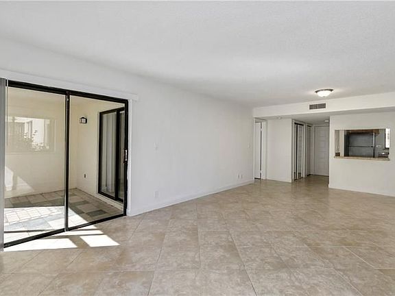 5th image of 163 Lakeview Dr APT 103
