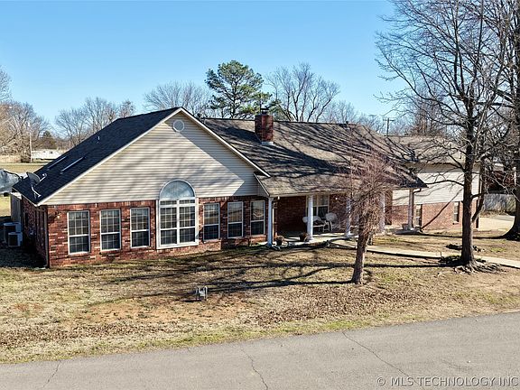 3rd image of 1002 W Knisley Ave