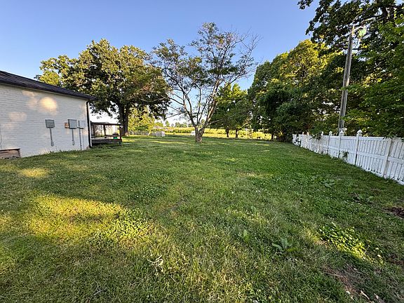 3rd image of 17909 Locust Road