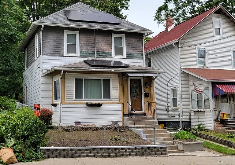 19 Lark St — Photo 1