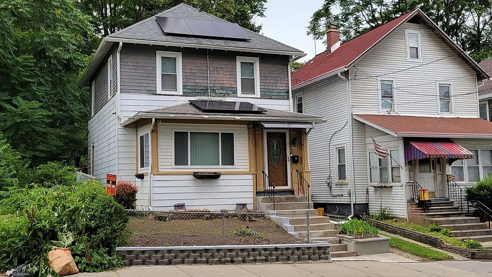 1st image of 19 Lark St