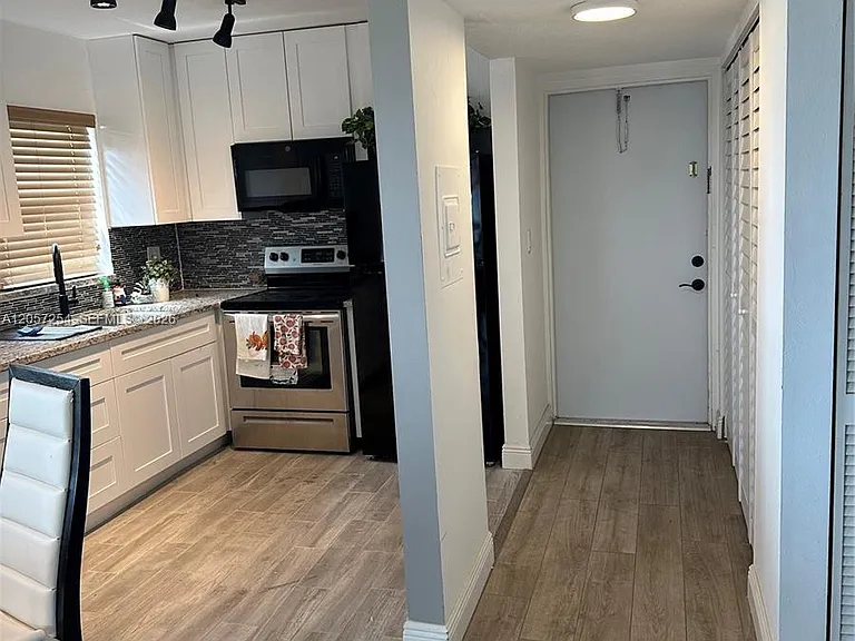 3048 E Sunrise Lakes Dr #421 — Photo 9