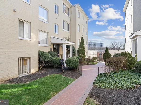 713 Brandywine St SE APT 203, Washington, DC 20032