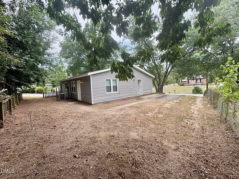 1100 Savannah Dr — Photo 24