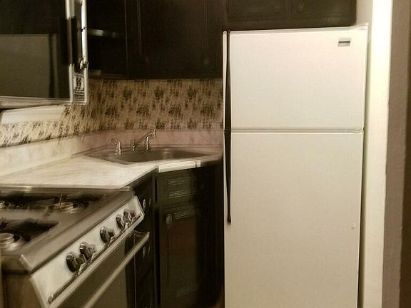 5th image of 108 Parkinson Ave