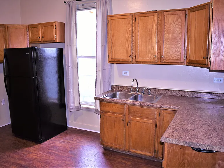 4835 W Congress Pkwy — Photo 12