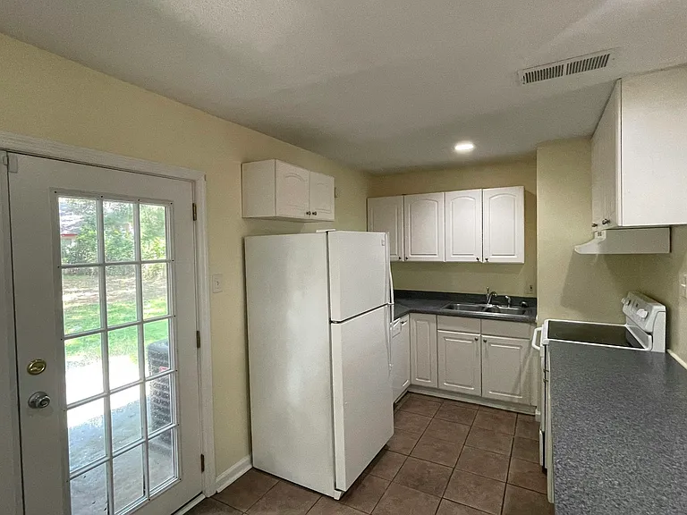 6910 Damascus Rd — Photo 14