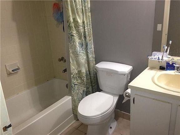 3rd image of 450 Palm Cir W APT 206