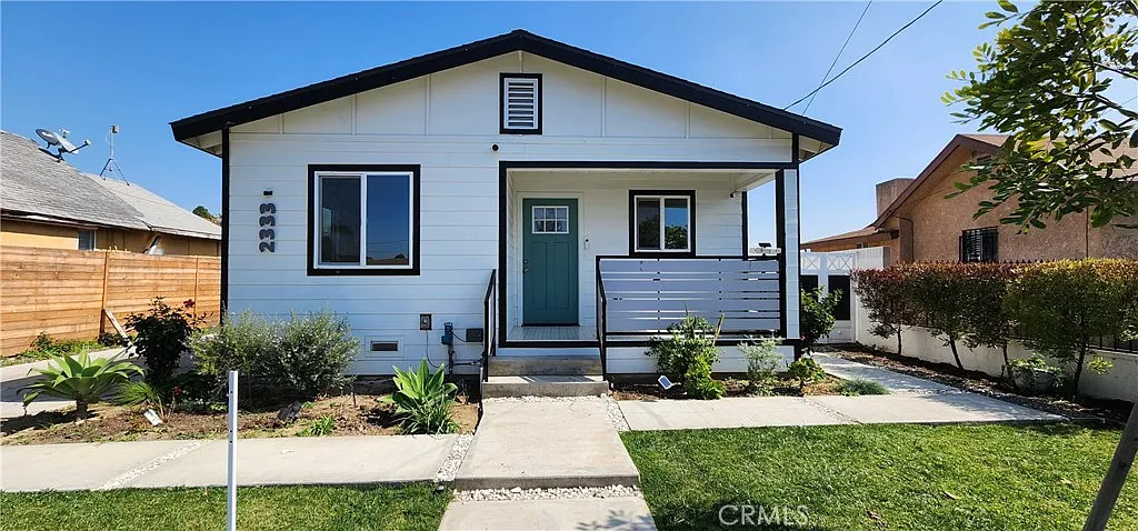 3 bed, 1000 sqft, $3,500 — Photo 1