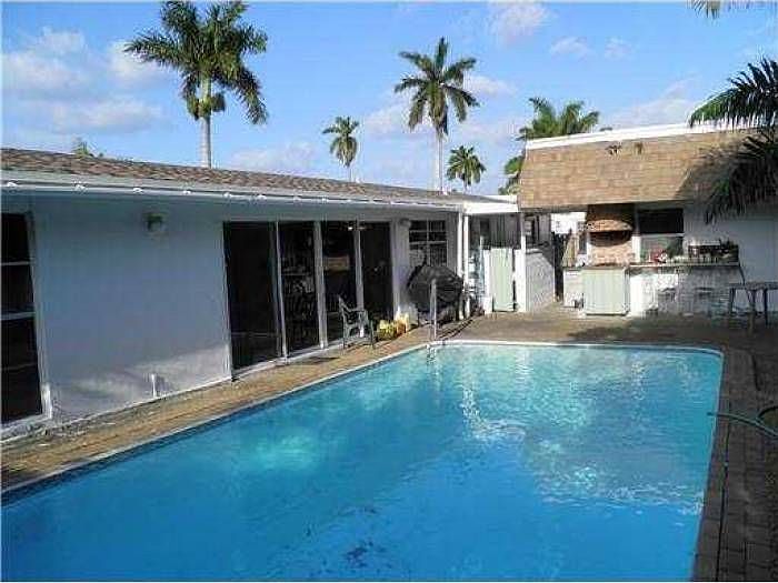 2nd image of 2830 Marina Cir
