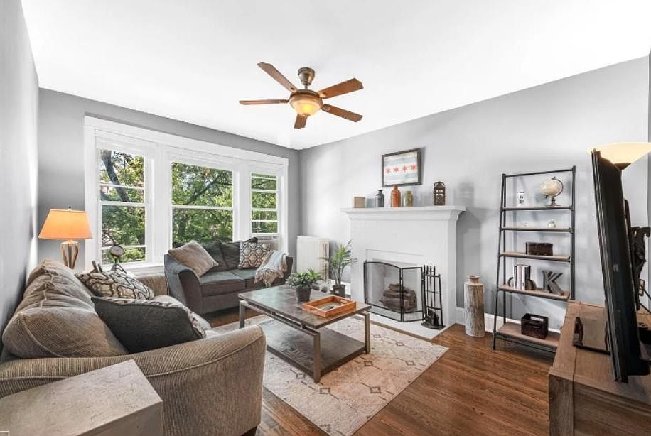 1st image of 1059 W Berwyn Ave #2