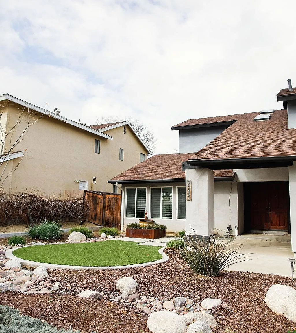 4 bed, 2359 sqft, $5,450 — Photo 2