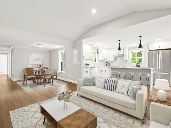 6 Center St #3, Amesbury, MA 01913