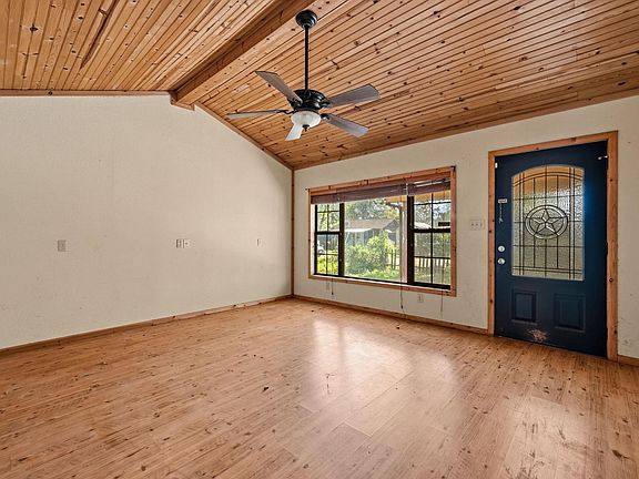 5th image of 610 Edgar St