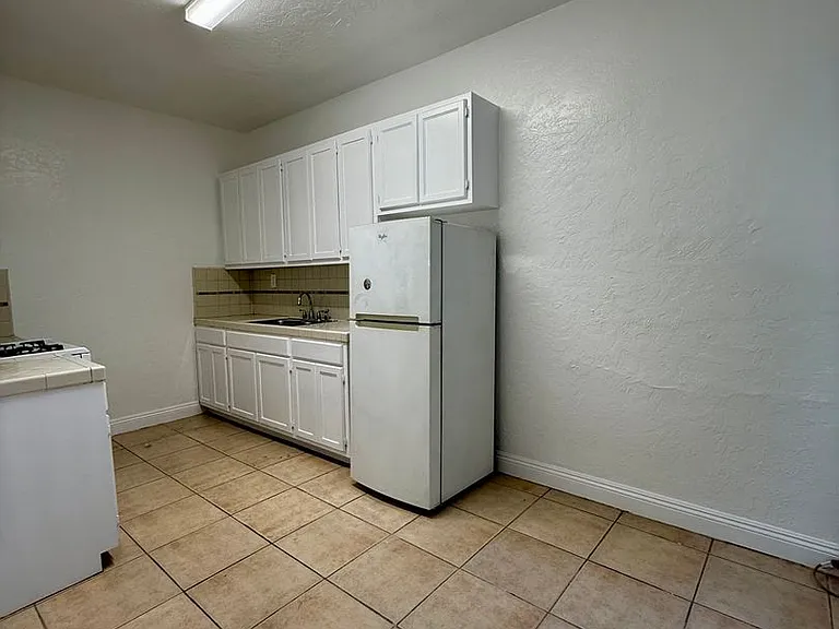 1534 Winona Blvd — Photo 4