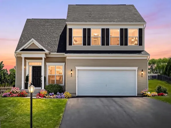 2322 Water Garden Dr, Hanover, PA 17331
