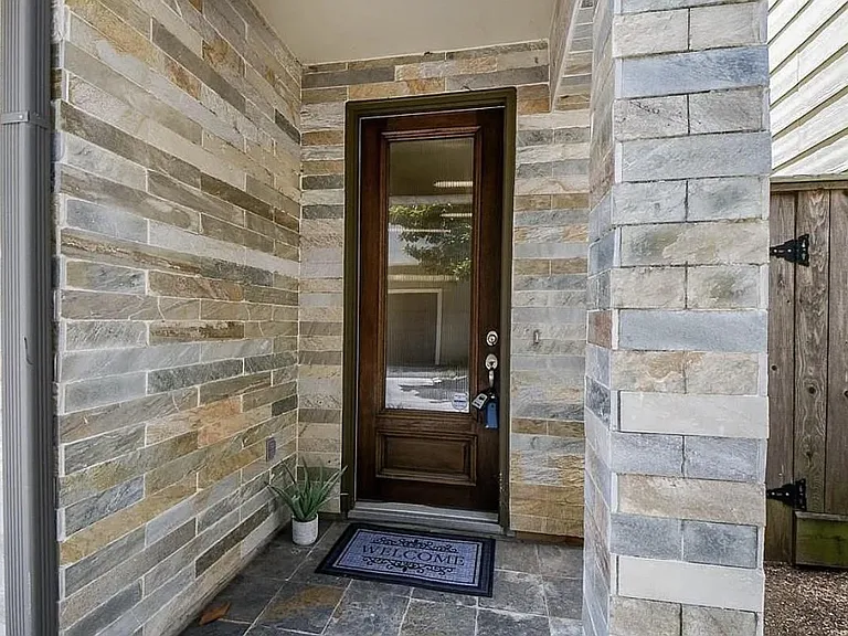 2908 Leeland St — Photo 2