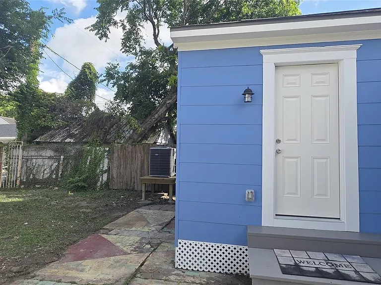 2827 Robertson St — Photo 28
