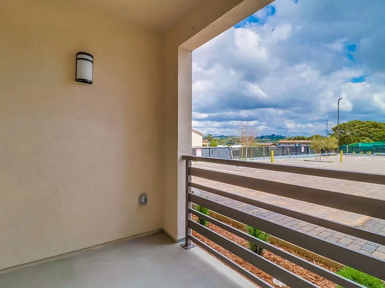La Perla Apartments — Photo 6