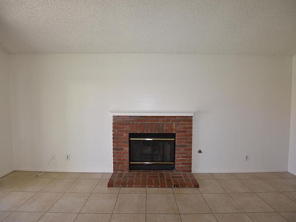 Livingroom fireplace