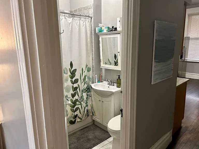2552 N Southport Ave #1F — Photo 6