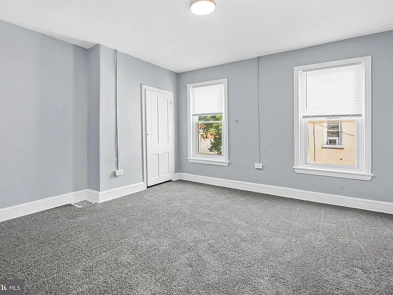 1638 W Juniata St — Photo 13